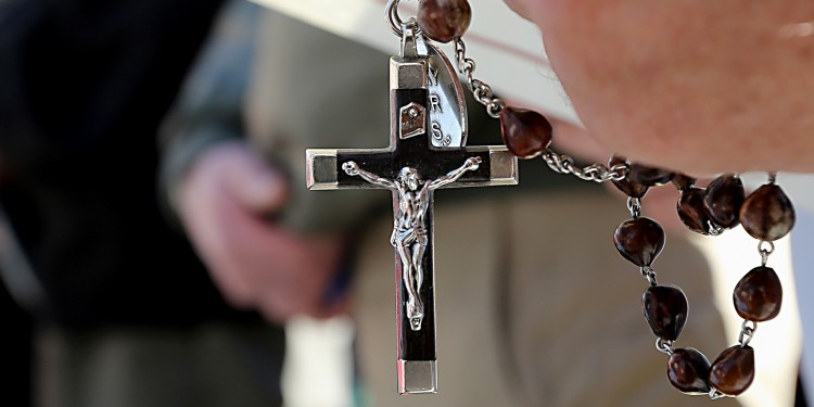 A man holds a Rosary during the 10th Annual Cincinnati Rosary Crusade on Fountain Square Saturday, October 8, 2016. (CT Photo/E.L. Hubbard)