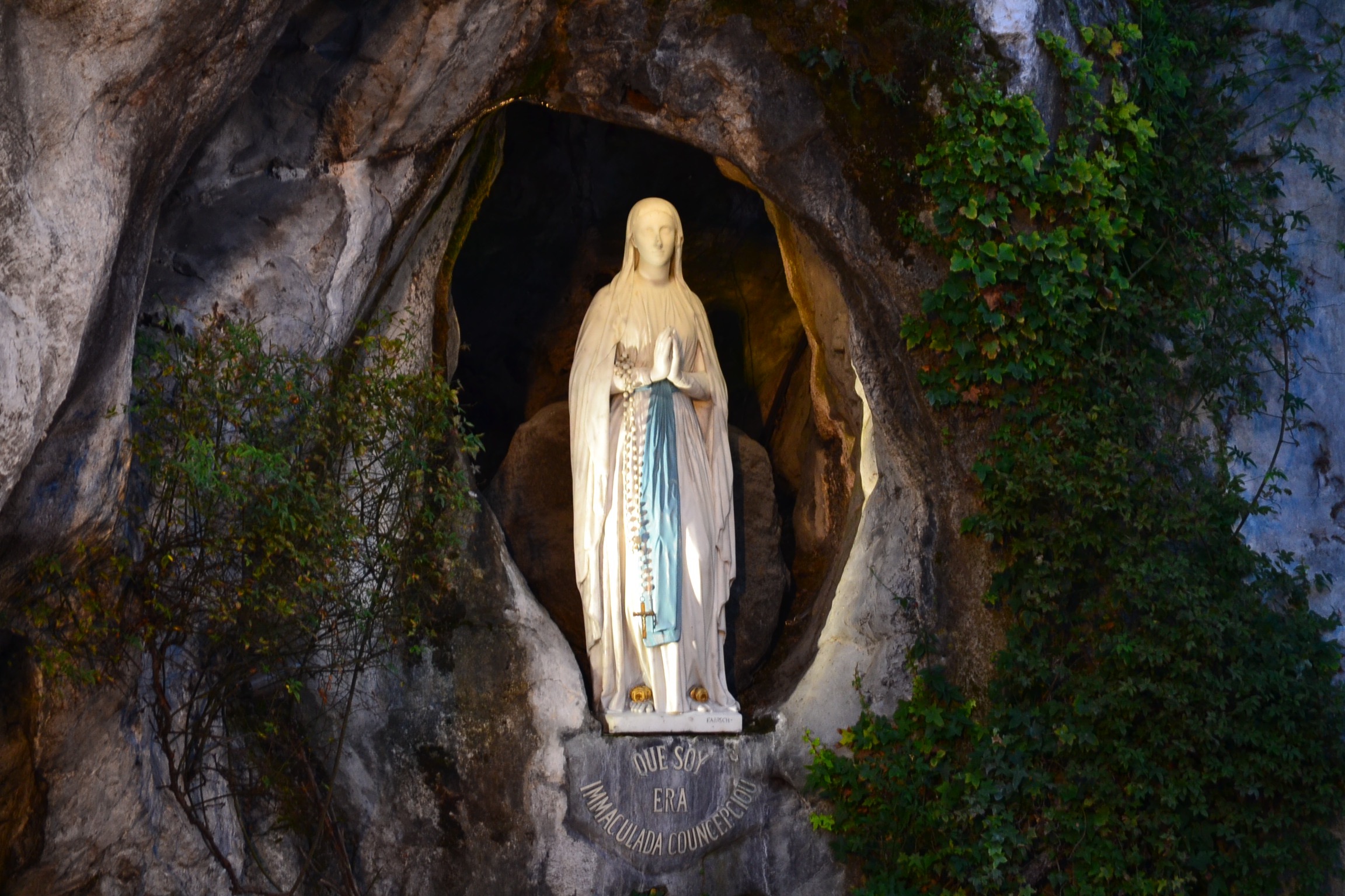 That Remarkable Photo From The Grotto At Notre Dame Part 1 Thoughts ...