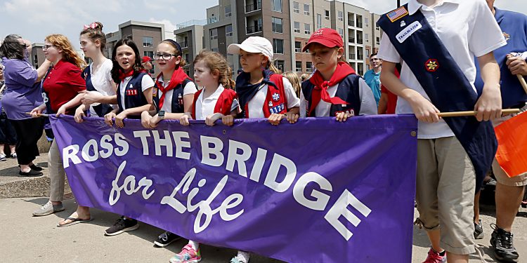 American Heritage Girls carry the banner during the Cross the Bridge for Life in Newport, Ky. Sunday, June 2, 2019. (CT Photo/E.L. Hubbard)