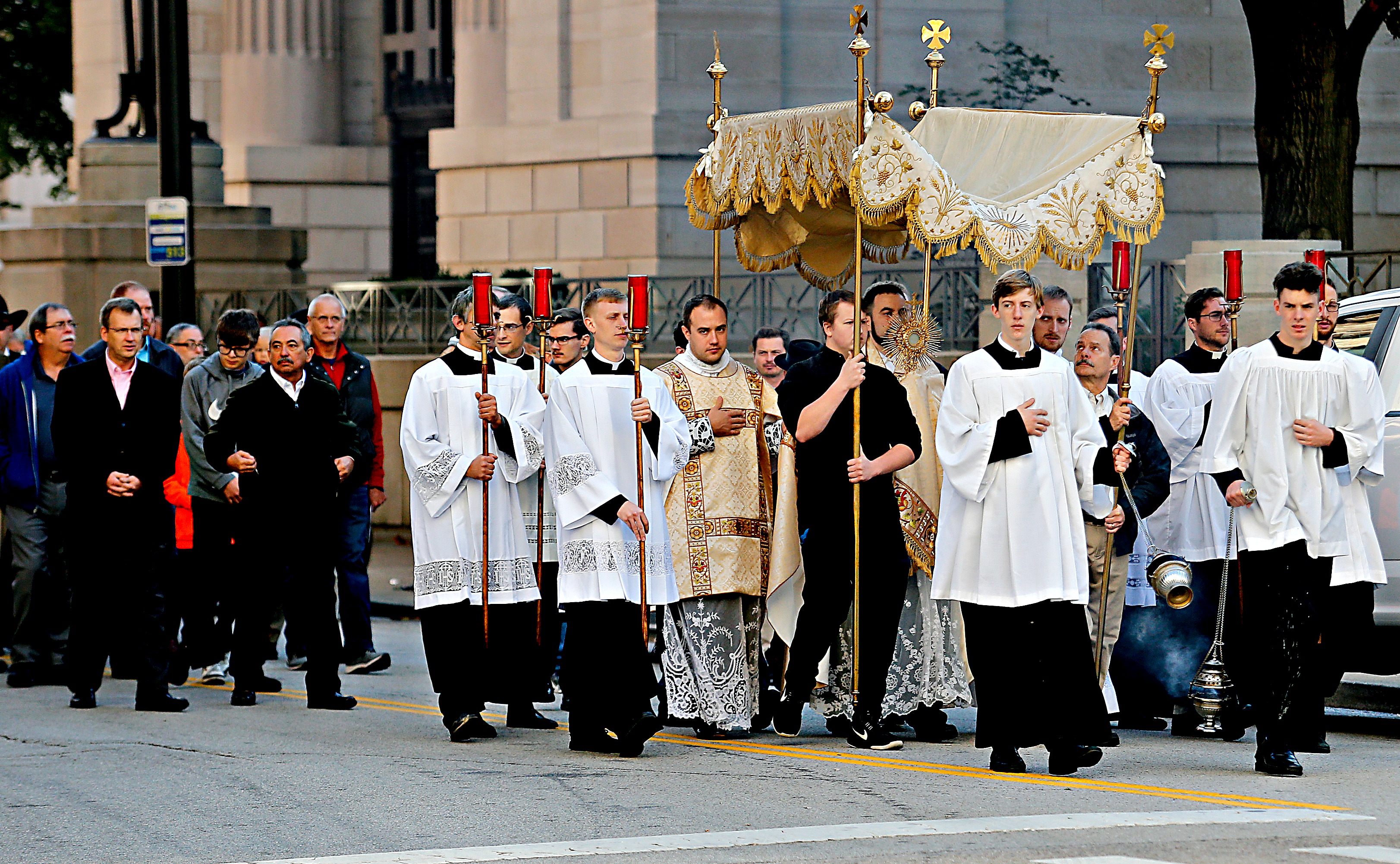 a-look-back-at-the-5th-annual-eucharistic-procession-catholic-telegraph