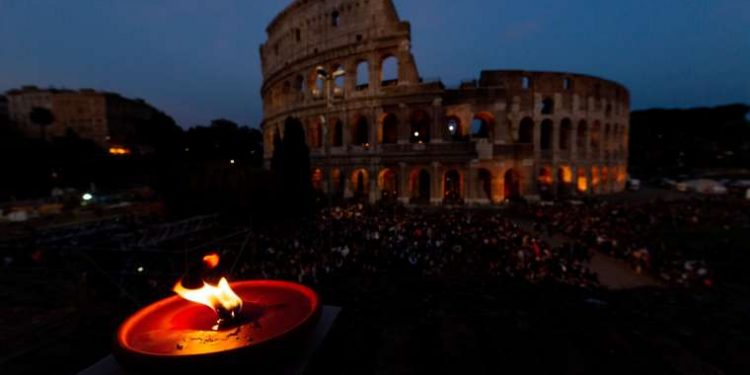 Crowds pray the Stations of the Cross at the Colosseum with Pope Francis on Good Friday 2019. Credit: Daniel Ibanez/CNA.