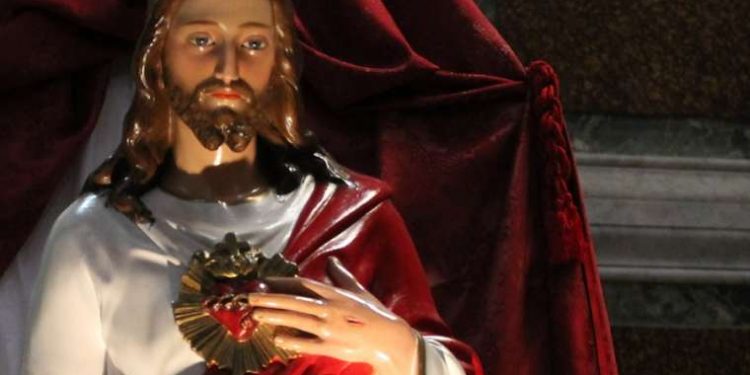 A statue of the Sacred Heart of Jesus inside the Basilica of the Sacred Heart of Jesus in Rome, Italy. June 9, 2015. Credit: Bohumil Petrik/CNA