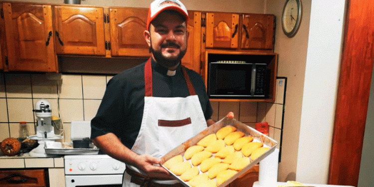 Father Geison Gerardo Ortiz Marín baking bread. Photo courtesy of Father Ortiz.